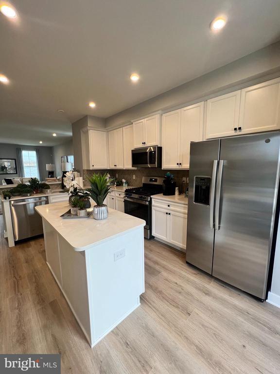 Building Photo - 5 Sidney Ln