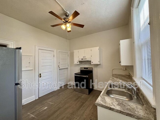 Building Photo - 320 Third Street