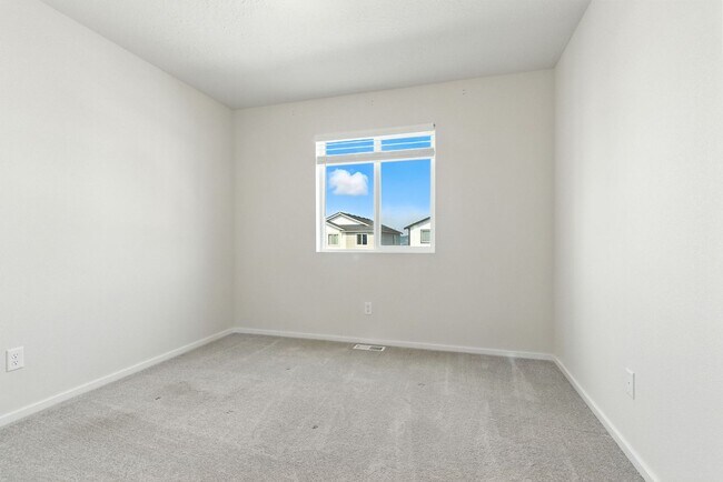 Building Photo - Beautifully Maintained Home in Coveted HOA...