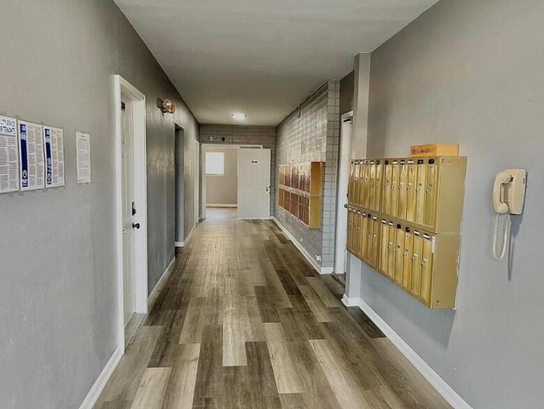 Building Photo - 111 S Summit St