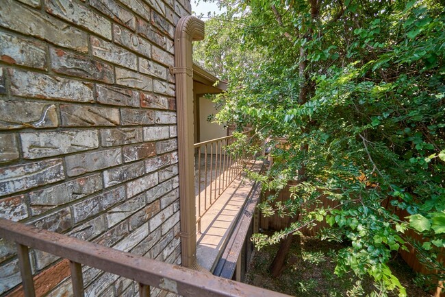 Building Photo - Cute 2 Bedroom 2 Bath Condo close to Medic...