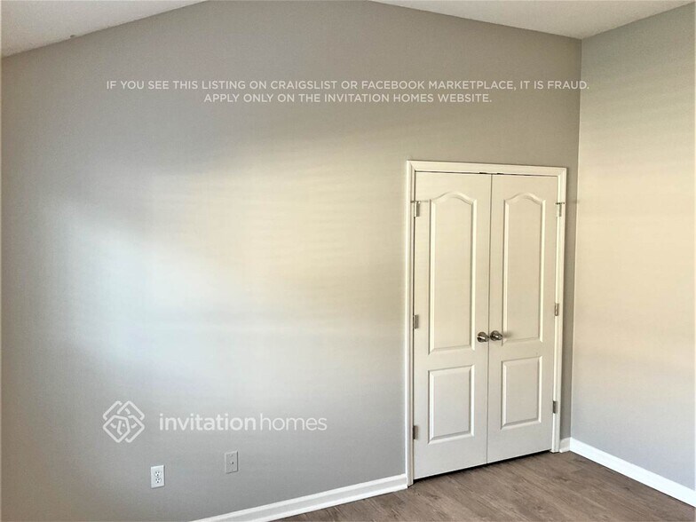 Building Photo - 706 Porta Rosa Circle
