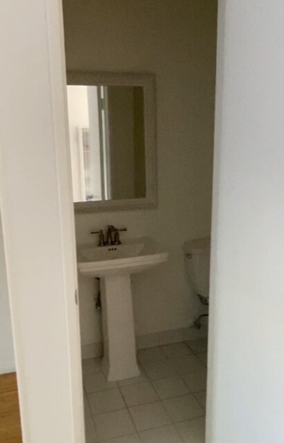 1/2 bath - 1511 Yale St