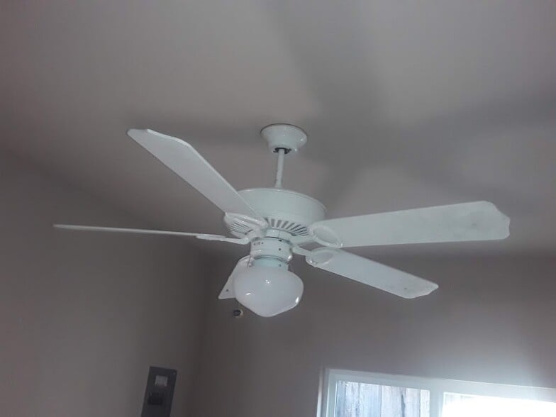 CEILING FAN - 25223 Western Ave