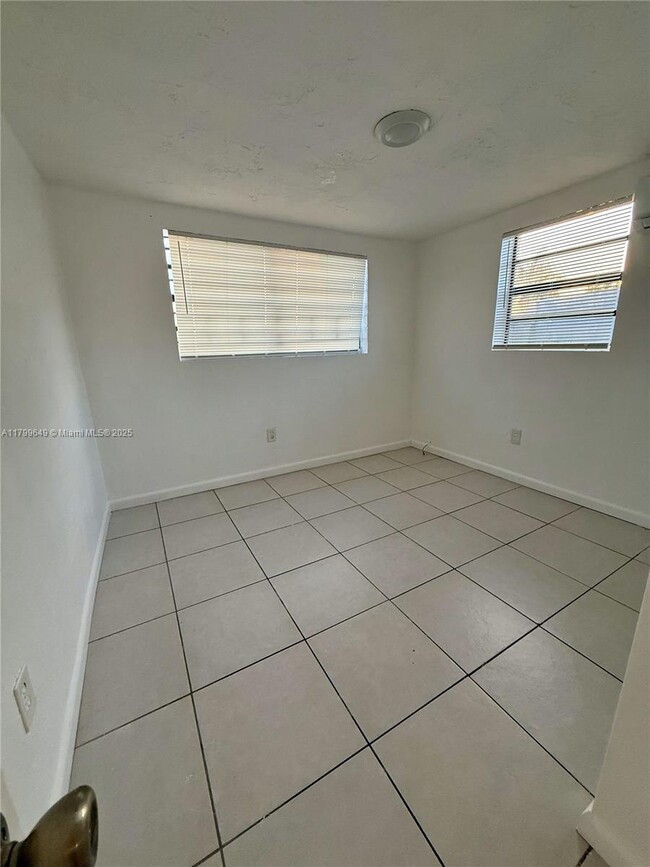 Building Photo - 14471 Lincoln Blvd
