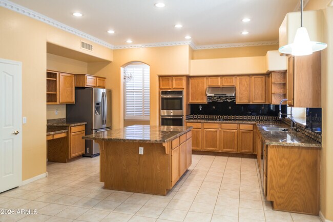 Building Photo - 844 W Azalea Dr