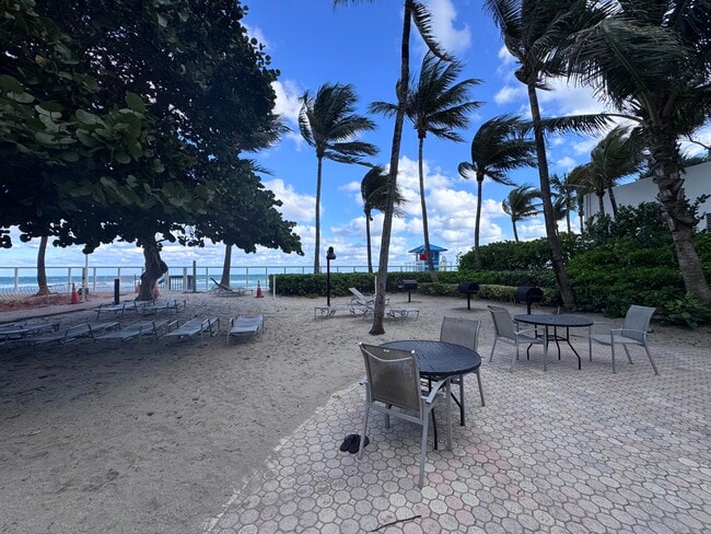 Building Photo - 3000 S Ocean Dr