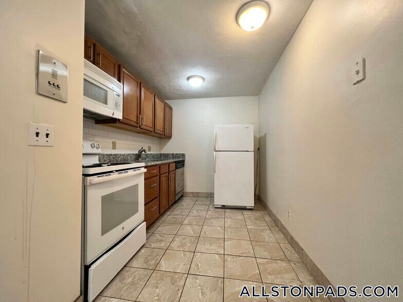 Building Photo - 88 Gardner St