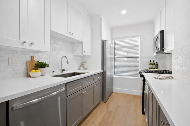 Building Photo - 11737 Courtleigh Dr