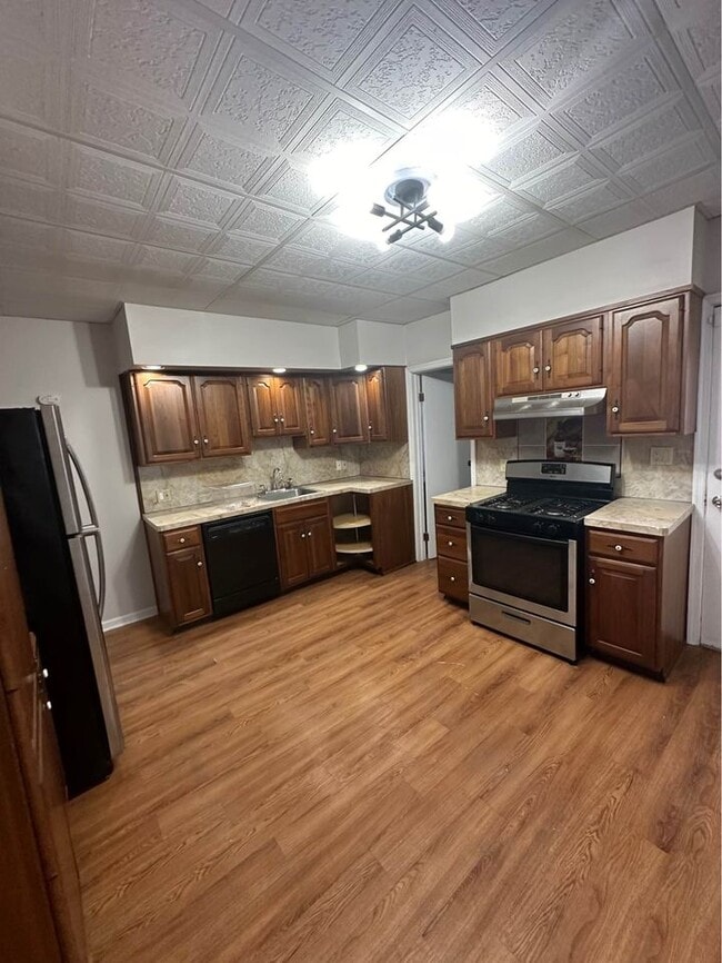 Building Photo - 1250 S 6th Ave