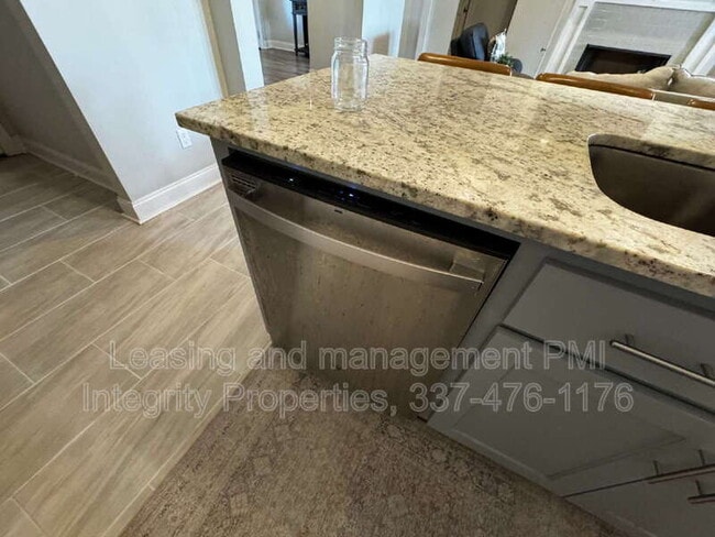 Building Photo - 200 Tennyson Dr