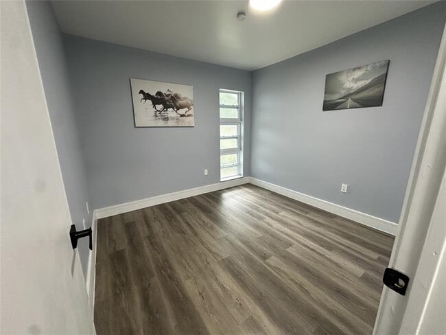 Building Photo - 814 SW 12th Pl