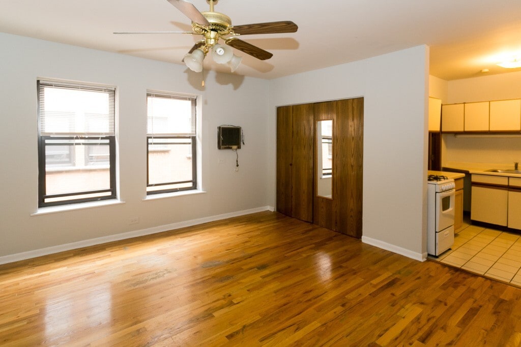 Building Photo - 826 W Cornelia Ave