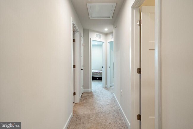 Building Photo - 208 Chase Dr