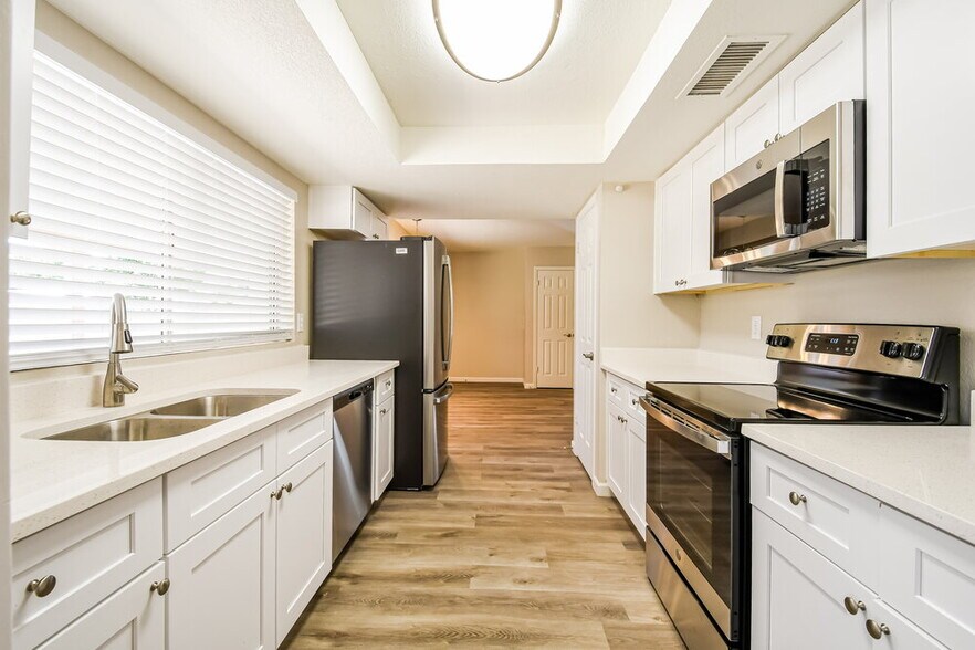 Building Photo - 301 E Keogh Dr