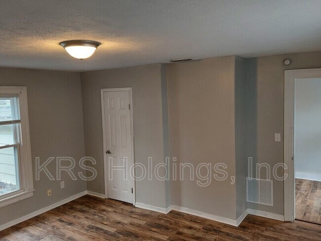 Building Photo - 607 Winthrop St