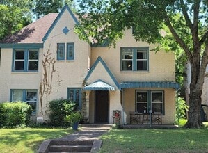 Building Photo - 5946 La Vista Dr