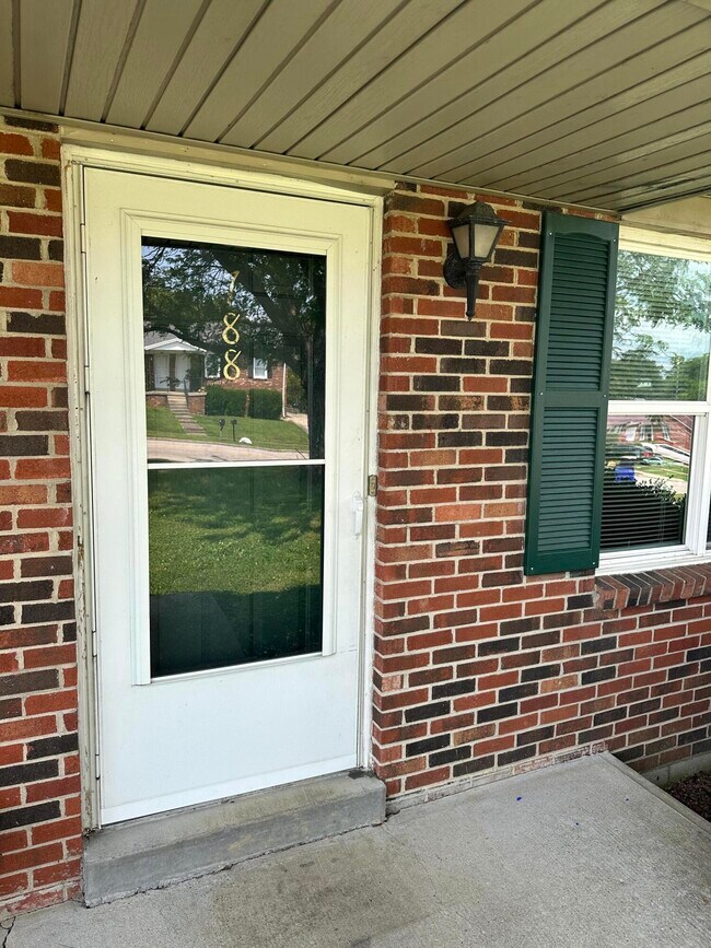 Building Photo - 788 Ridgeview Dr