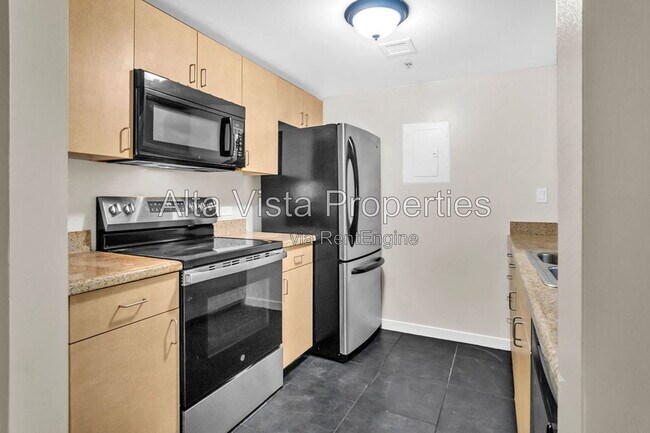 Building Photo - 425 W Beech St