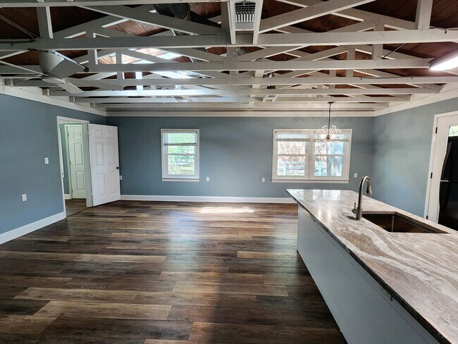 Building Photo - 6595 Collier Rd