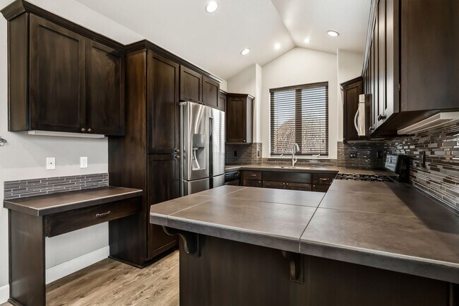 Building Photo - Single-Level 3 Bed, 2 Bath Home with Fully Fenced Backyard