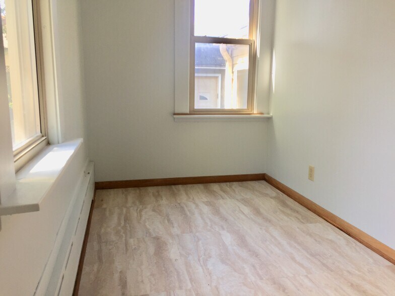 Building Photo - 1448 Albany Ave