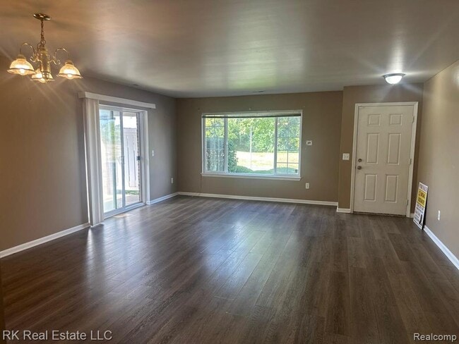 Building Photo - 3581 Reeves Dr