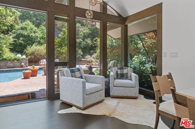 Building Photo - 3 Latimer Rd