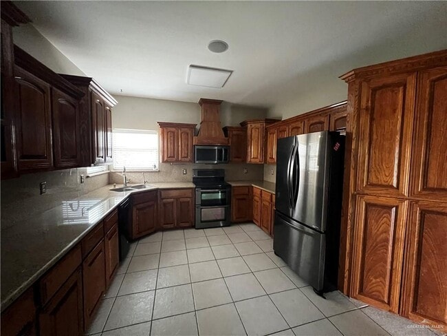 Building Photo - 18 South Dr