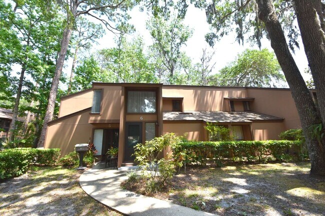 Building Photo - 6 Broadmore Cir