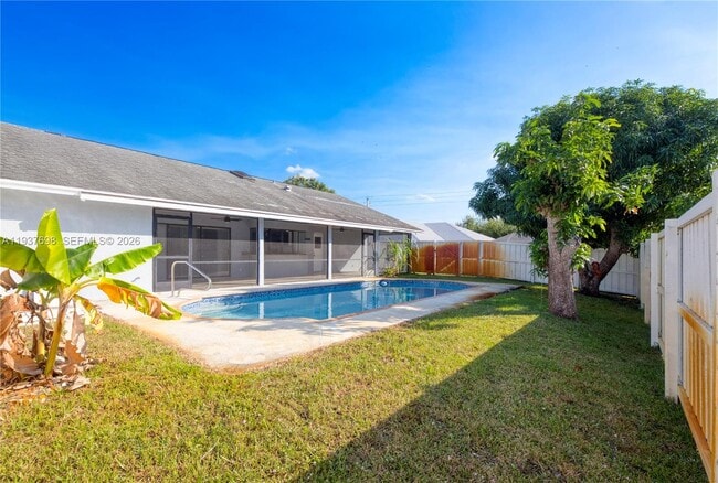 Building Photo - 5402 NW Emblem St