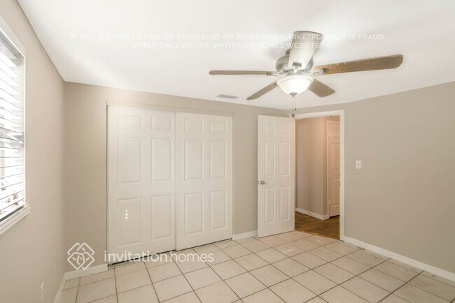 Building Photo - 10824 Oakdale Ave