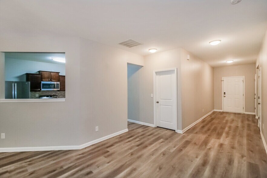 Building Photo - 3482 Sandstone Trail SE