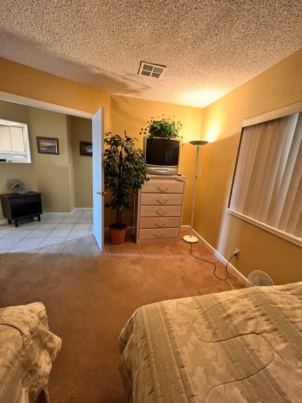 guest bedroom - 777 Harrah Way