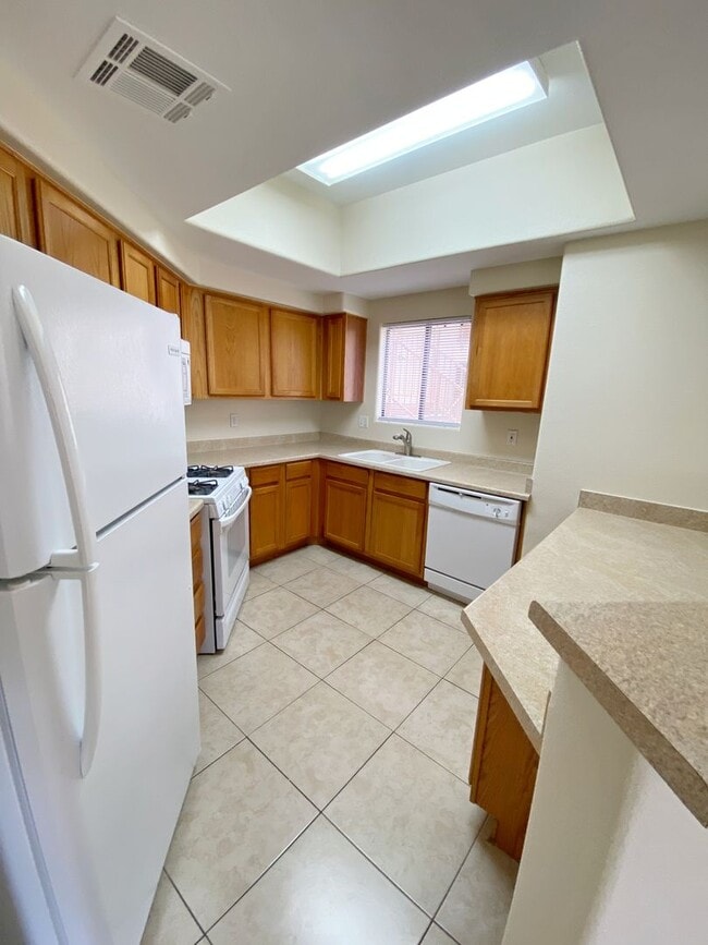 Building Photo - MAY MOVE IN SPECIAL - 1 Bedroom 1 Bath in ...