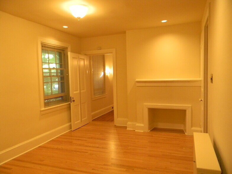 Building Photo - 311 N High St