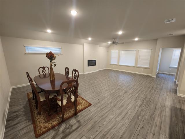 Building Photo - 621 Maple Leaf Way