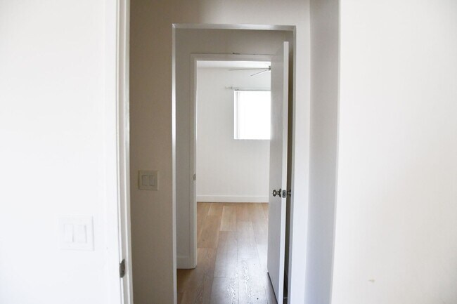 Building Photo - 994 Valencia St