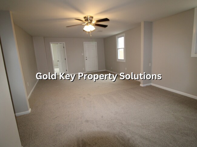 Building Photo - 3 BR 1 BA House with Back Deck and TWO Bonus Rooms! NO CATS (NO SECTION 8)