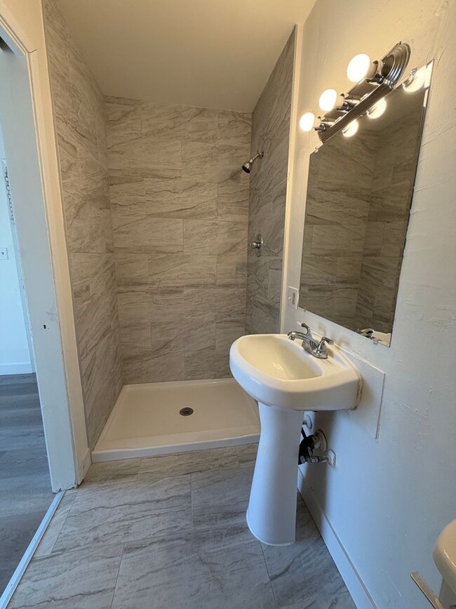 Building Photo - 2635 Moderna Ct
