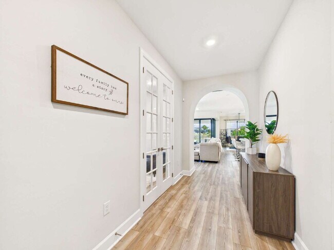 Building Photo - Furnished 3 Bedroom, 2 Bath Single-Family ...