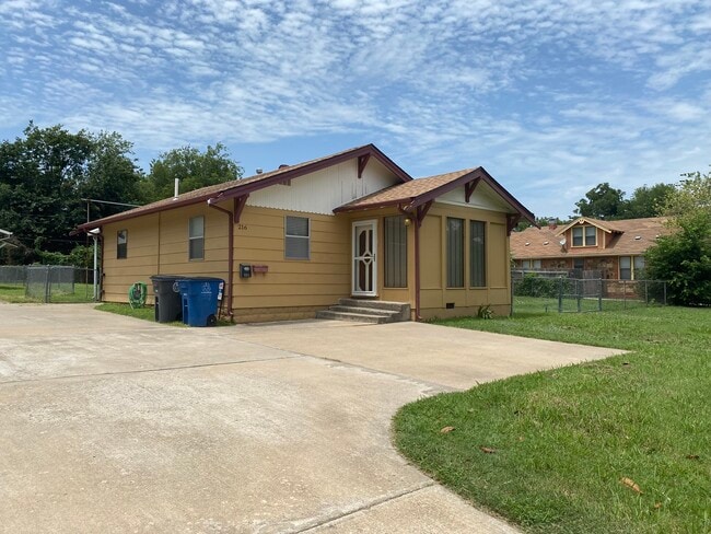 Primary Photo - 216 S Toledo Ave