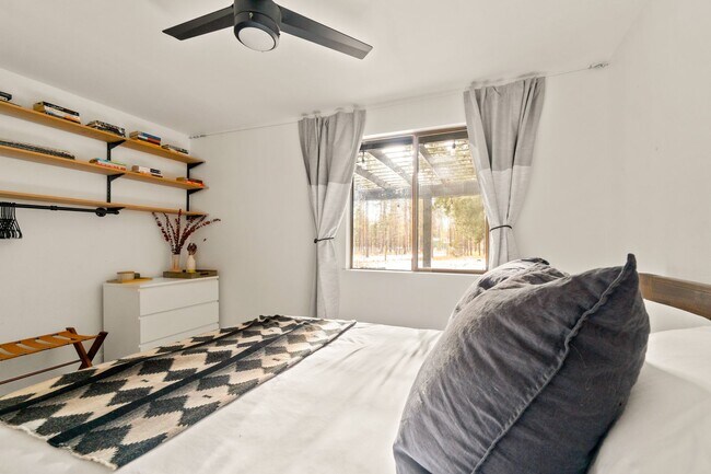 Building Photo - 17376 Lively Ln