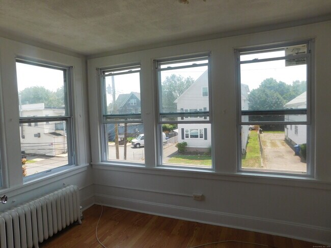 Building Photo - 227 Edna Ave