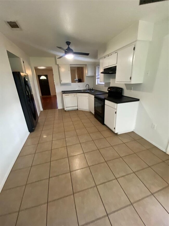 Building Photo - 1508 No Mor Cove