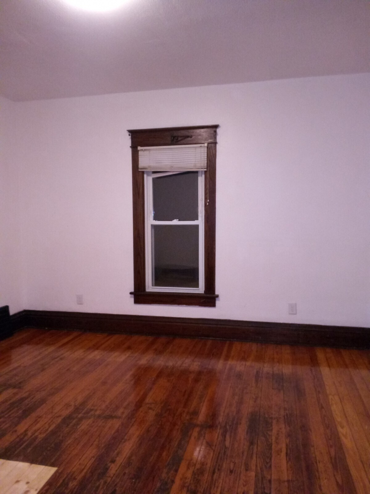 Building Photo - 364 S 10th St