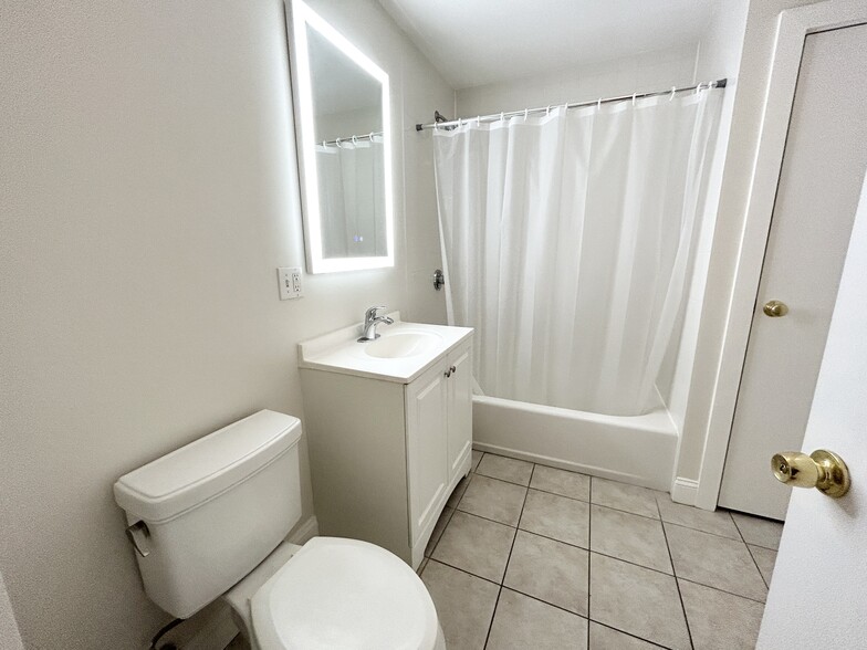 Building Photo - 14 Elder St