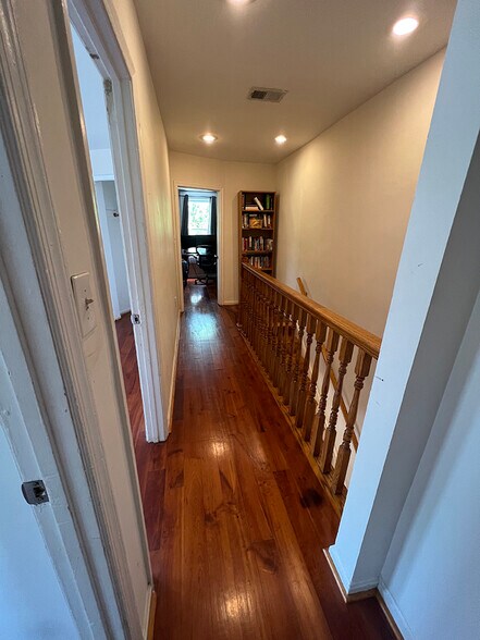 Building Photo - 1131 8th St NE
