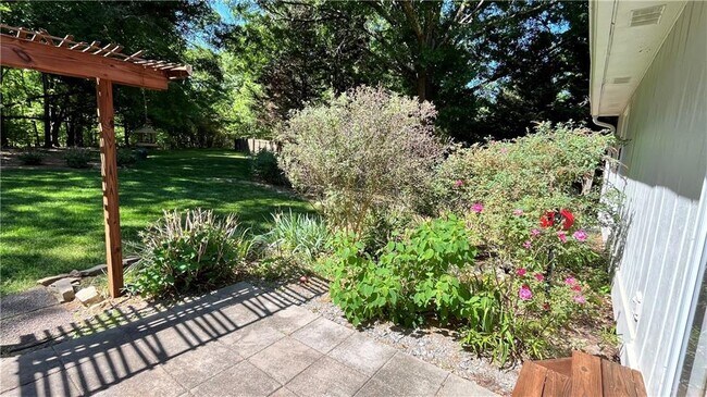 Building Photo - 322 Powder Springs St