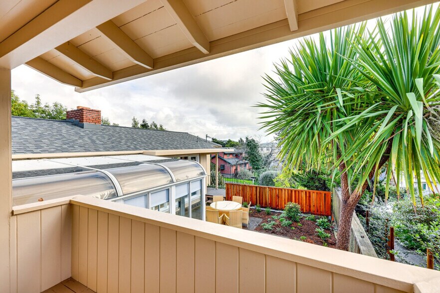 Building Photo - 218 Morning Sun Ave